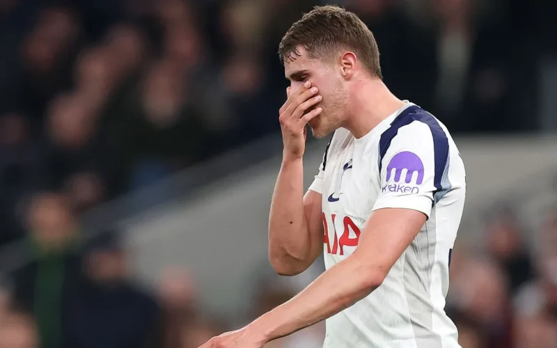 ميكي فان دي فين: لاعبو توتنهام مصممون على تجاوز كبوة معركة الهبوط بالدوري الإنجليزي